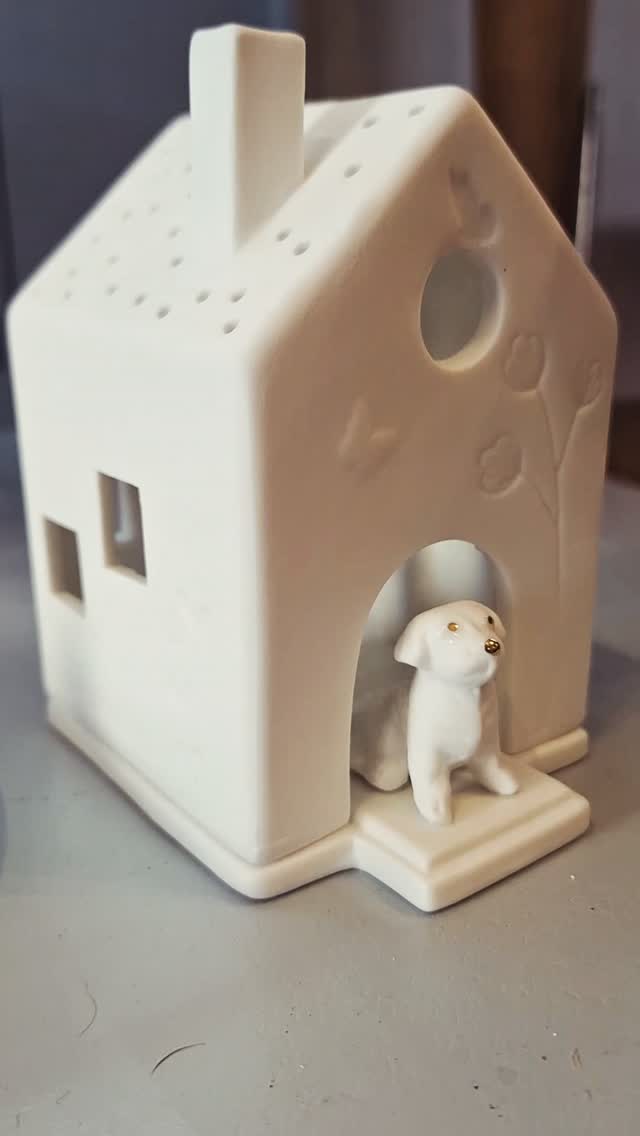 🐶🤍 Para os apaixonados por cães e por detalhes cheios de encanto!

A Räder tem quatro novidades que são uma verdadeira ternura! 🐾✨ Peças delicadas, originais e com aquele toque especial que nos faz apaixonar à primeira vista.

Para oferecer a alguém especial ou para dar um cantinho bonito lá de casa… há sempre espaço para mais um mimo! 🤍

𝐐𝐮𝐚𝐥 𝐝𝐞𝐬𝐭𝐚𝐬 𝐪𝐮𝐚𝐭𝐫𝐨 𝐩𝐞ç𝐚𝐬 é 𝐚 𝐬𝐮𝐚 𝐟𝐚𝐯𝐨𝐫𝐢𝐭𝐚? 🐕💫

Descubra-as na Manana Lovely Gifts e em manana.pt.

#MananaLovelyGifts #Räder #PresentesComCharme #DogLovers #PequenosDetalhesGrandesSorrisos
