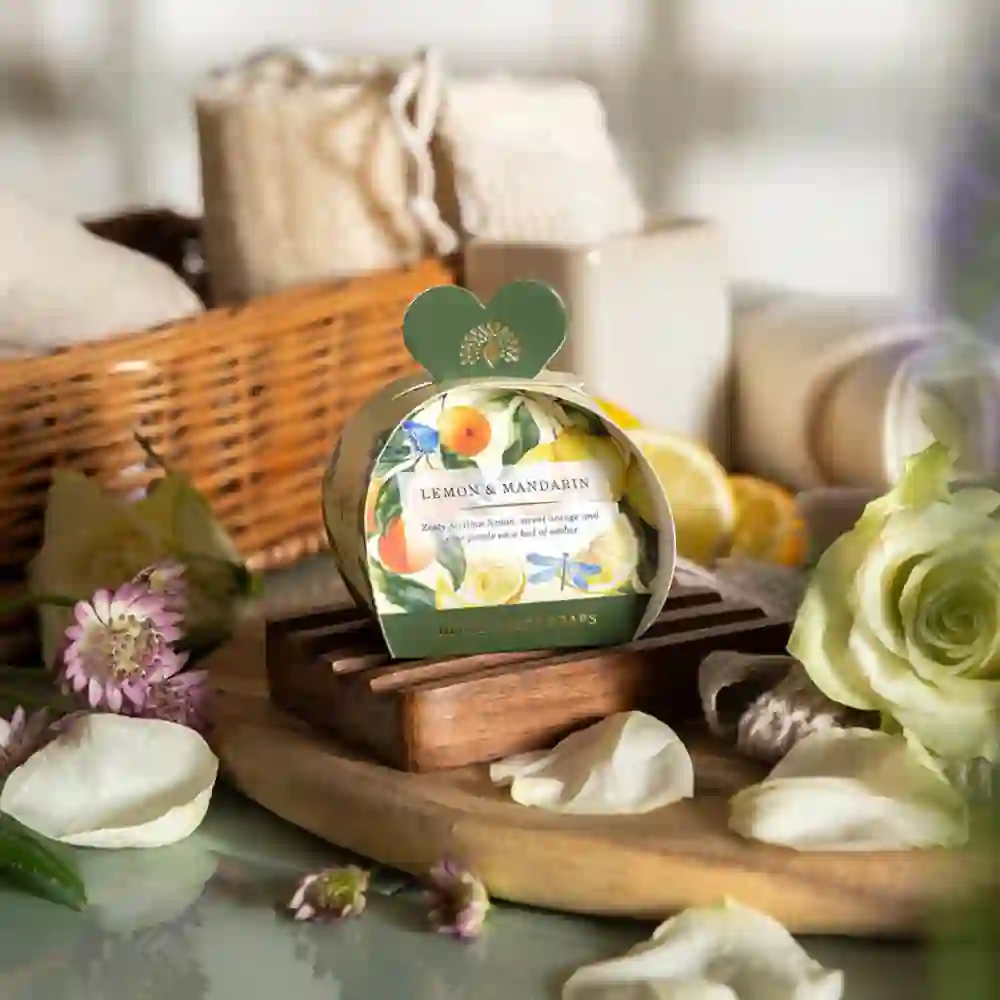 9522 The English Soap Company Mini Sabonetes Coracao Lemon Mandarin 2 The English Soap Company Mini Sabonetes Coração - Lemon & Mandarin - Image 5