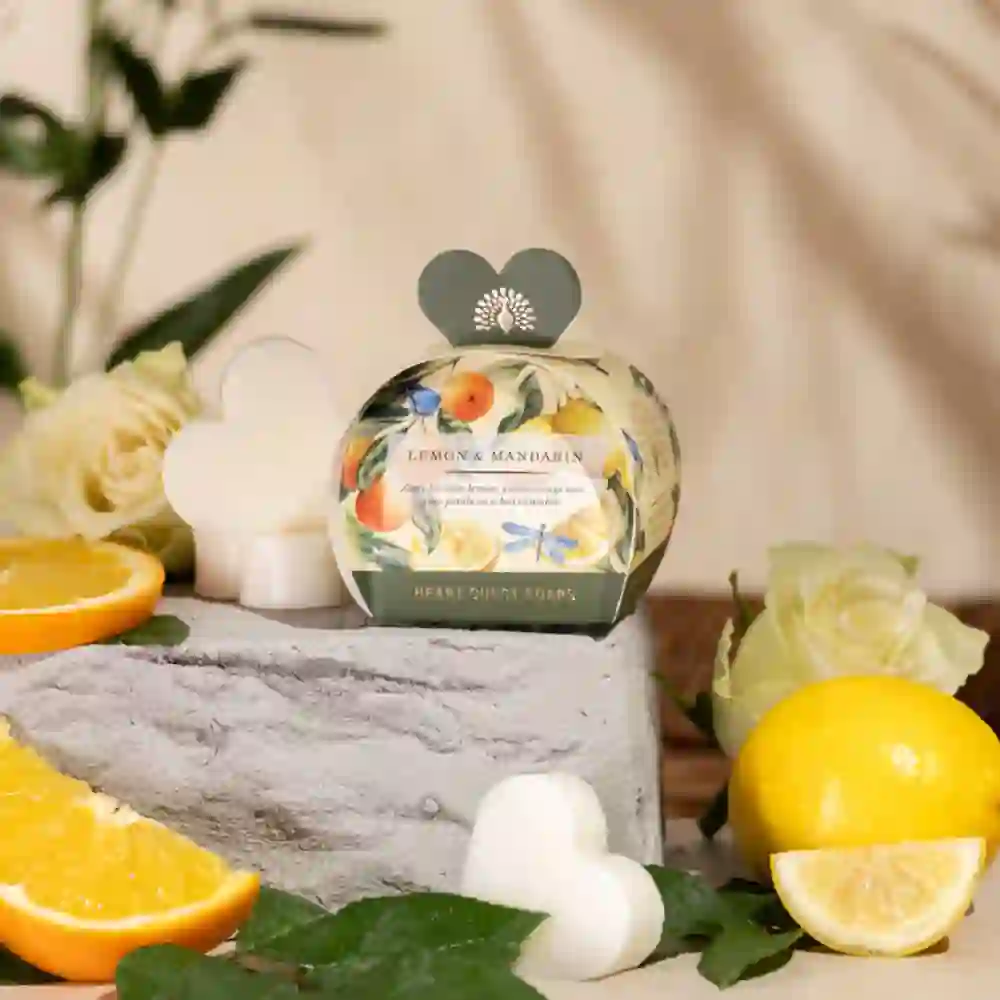 9522 The English Soap Company Mini Sabonetes Coracao Lemon Mandarin 3 The English Soap Company Mini Sabonetes Coração - Lemon & Mandarin - Image 4
