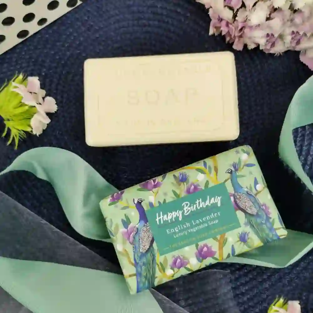 9534 The English Soap Company Sabonete Happy Birthday 190g Lavender 2 The English Soap Company Sabonete Happy Birthday 190g - Image 5