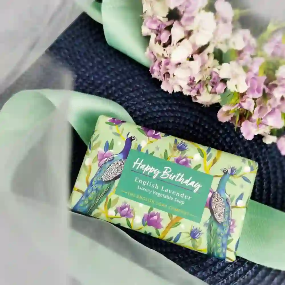 9534 The English Soap Company Sabonete Happy Birthday 190g Lavender 3 The English Soap Company Sabonete Happy Birthday 190g - Image 4